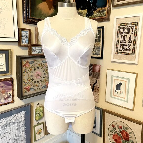 Dolce Vita Intimates White Instant Shaping Wireless Bodysuit 38D - Picture 1 of 6